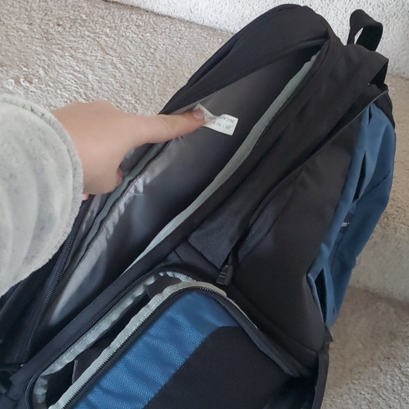 Lowepro camera backpack - Picture 9 of 10